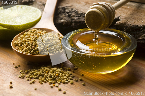 Image of Fresh honey and bee pollen