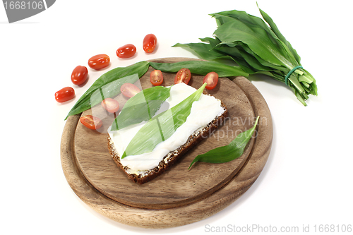 Image of fresh ramson bread