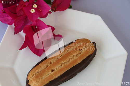 Image of Cake and bougainvillea