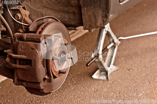 Image of Wheel of a car without tire