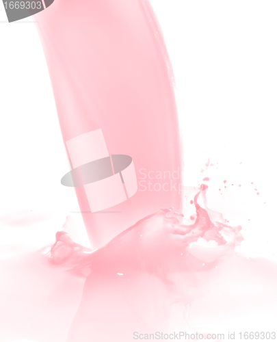 Image of strawberry milk splash