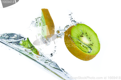 Image of kiwi splashing