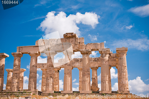 Image of Greek temple in Selinunte