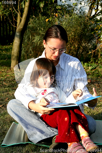 Image of Mother and child reading