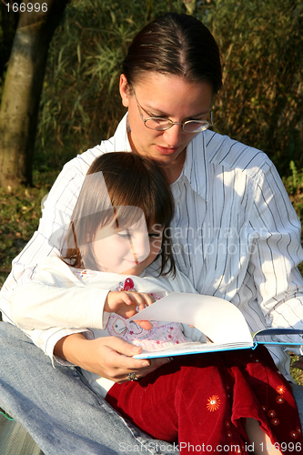 Image of Mother and child reading