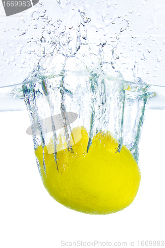 Image of lemon in water