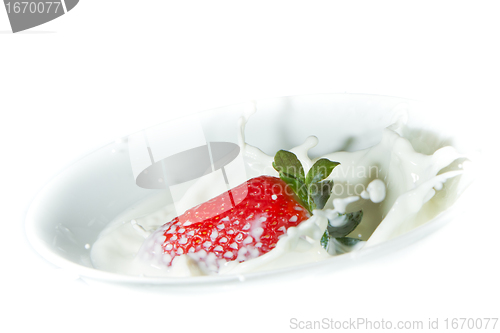 Image of strawberry splashing into milk