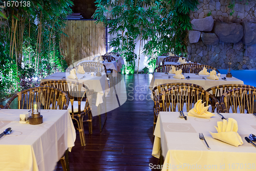 Image of empty tables at the restaurant