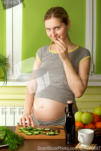 Image of pregnant woman on kitchen