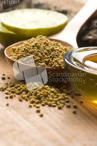 Image of Fresh honey and bee pollen