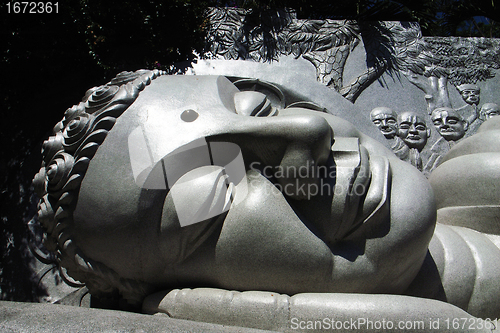 Image of Giant buddha head