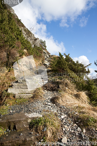 Image of Steep pathway