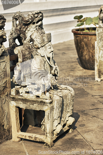 Image of Wat Arun Statue