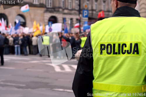 Image of Protecting the demonstration 1