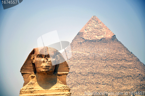 Image of Sphinx in front of Pyramid Giza