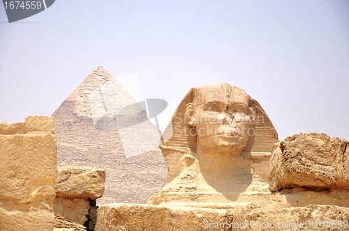 Image of Sphinx in front of Pyramid Giza