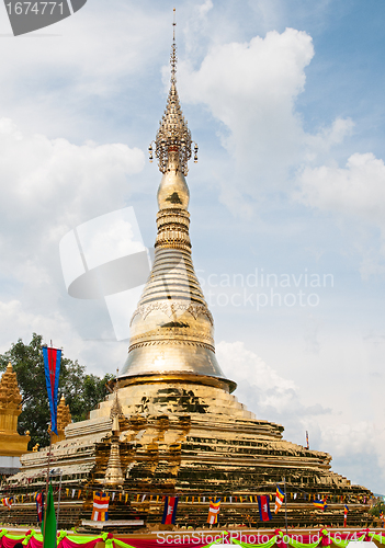 Image of Golden stupa at Phnom Yat, Cambodia