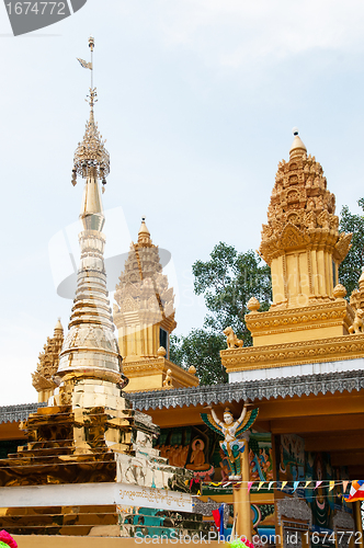 Image of Golden stupa at Phnom Yat, Cambodia