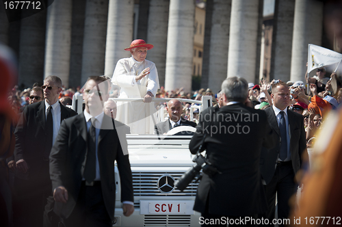 Image of Pope Benedict XVI blessing with guards