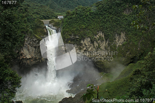 Image of the biggest waterfall in ecuador. san-rafael