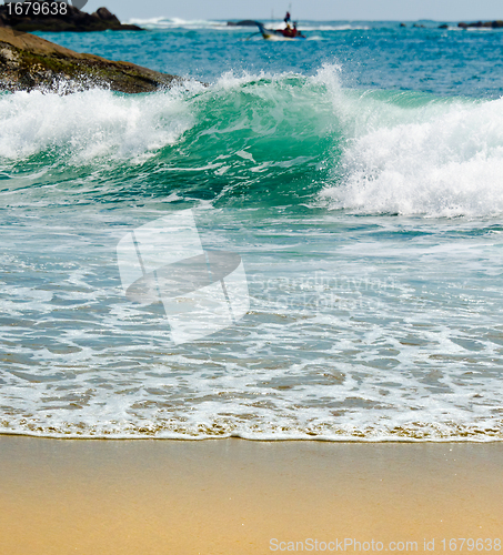 Image of ocean waves on a sunny day