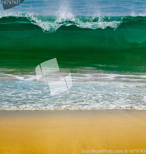 Image of ocean waves on a sunny day