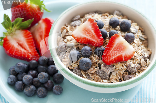 Image of Bowl of muesli and berries