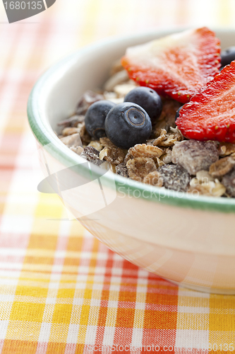 Image of Bowl of muesli and berries