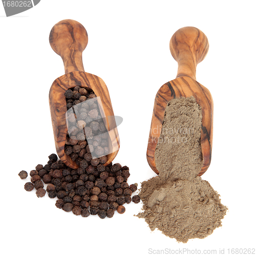 Image of Peppercorns and Pepper Powder