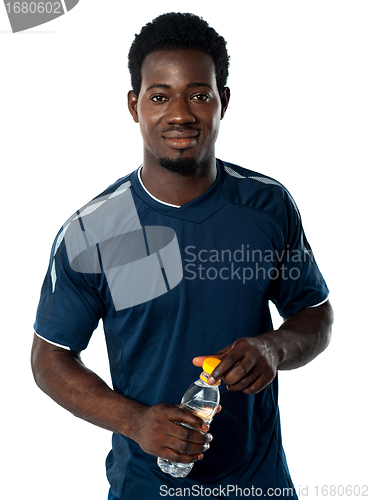 Image of Fit man posing with water bottle