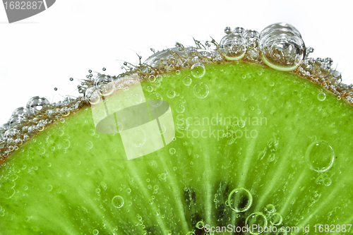 Image of kiwi with bubbles