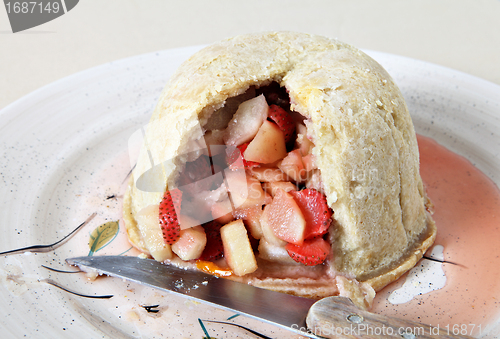 Image of Serving English steamed fruit pudding