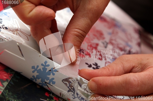 Image of wrapping gifts