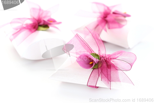 Image of Small gift box decorated with ribbon