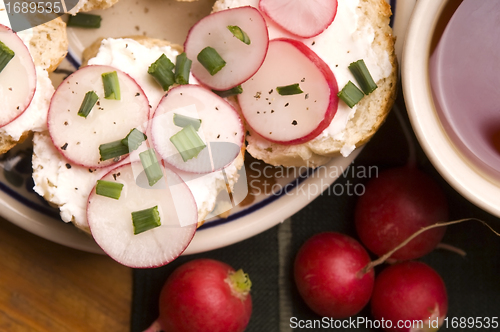 Image of Sandwich with cheese, radish and chive - Healthy Eating 