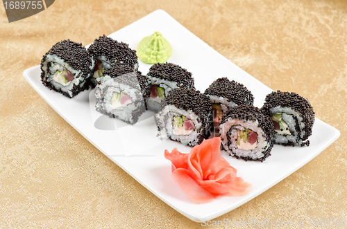 Image of tuna sushi roll