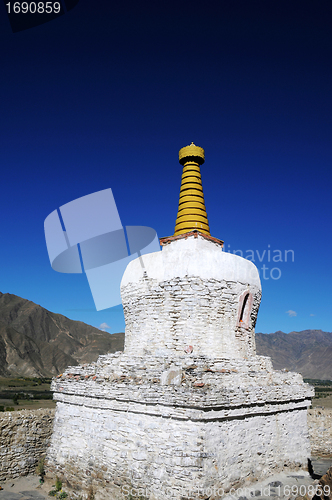 Image of White stupa in Tibet