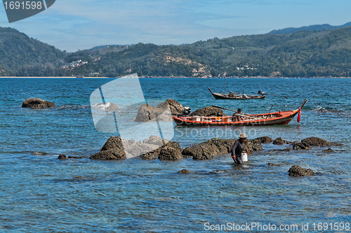 Image of Thai fishermen catch fish