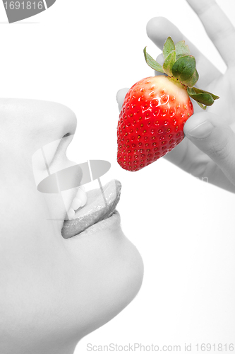 Image of close-up woman´s lips and a strawberry