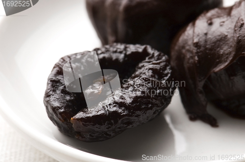 Image of Dried plums in chocolate 