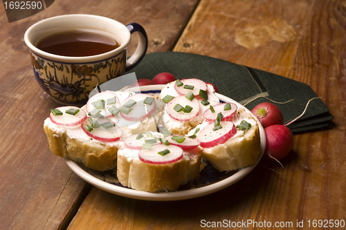 Image of Sandwich with cheese, radish and chive - Healthy Eating 