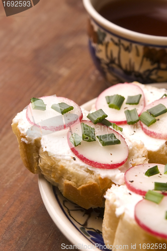 Image of Sandwich with cheese, radish and chive - Healthy Eating 