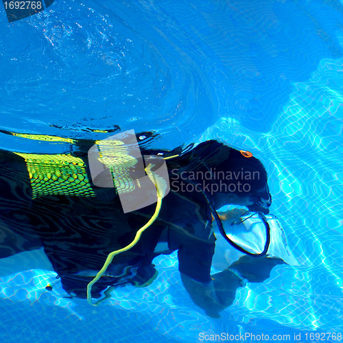 Image of Diver swim in pool with instruction