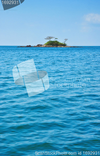 Image of deserted tropical island