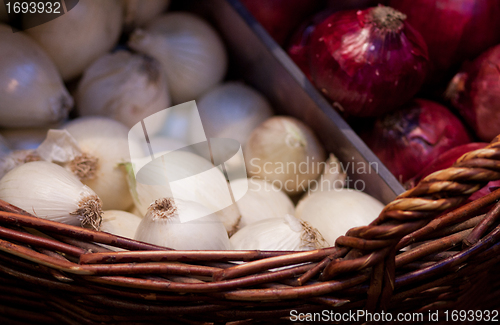 Image of onion in a basket on a market