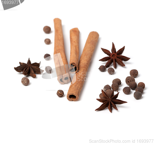 Image of Cinnamon sticks, anise stars and black peppercorns