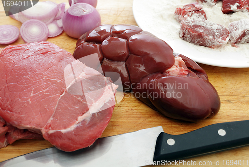 Image of Steak and kidney raw low angle