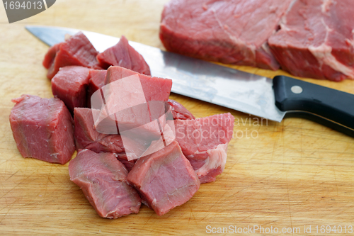 Image of Cutting beef into cubes