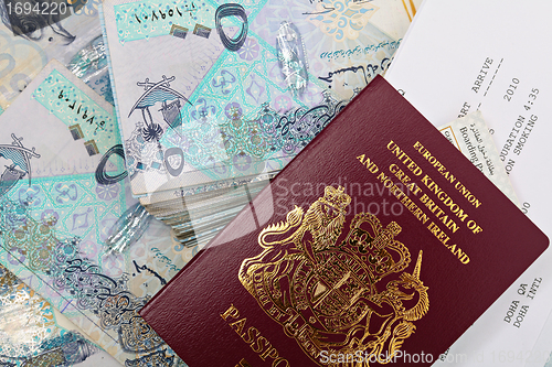 Image of Qatar cash and passport