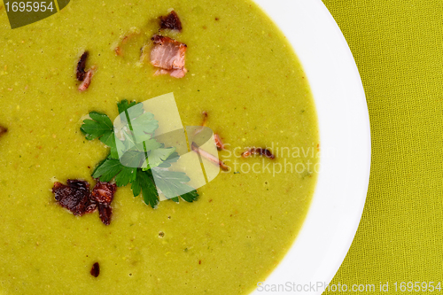 Image of Fresh pea soup.